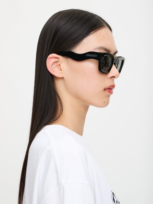 TOPSY TURVY SUNGLASSES in BLACK