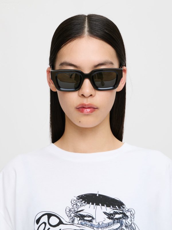TOPSY TURVY SUNGLASSES in BLACK