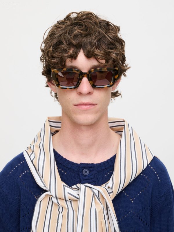 TOPSY TURVY SUNGLASSES in BROWN TORTOISE SHELL
