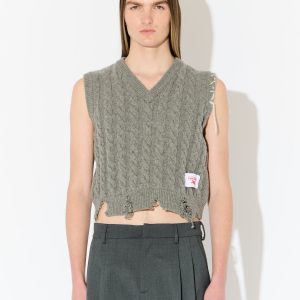 LABEL CABLE KNITTED VEST in GREY