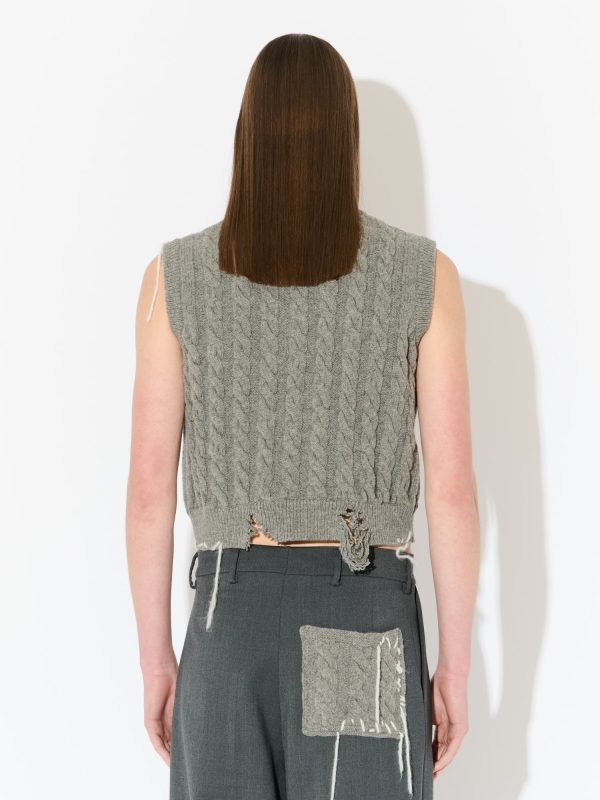 LABEL CABLE KNITTED VEST in GREY