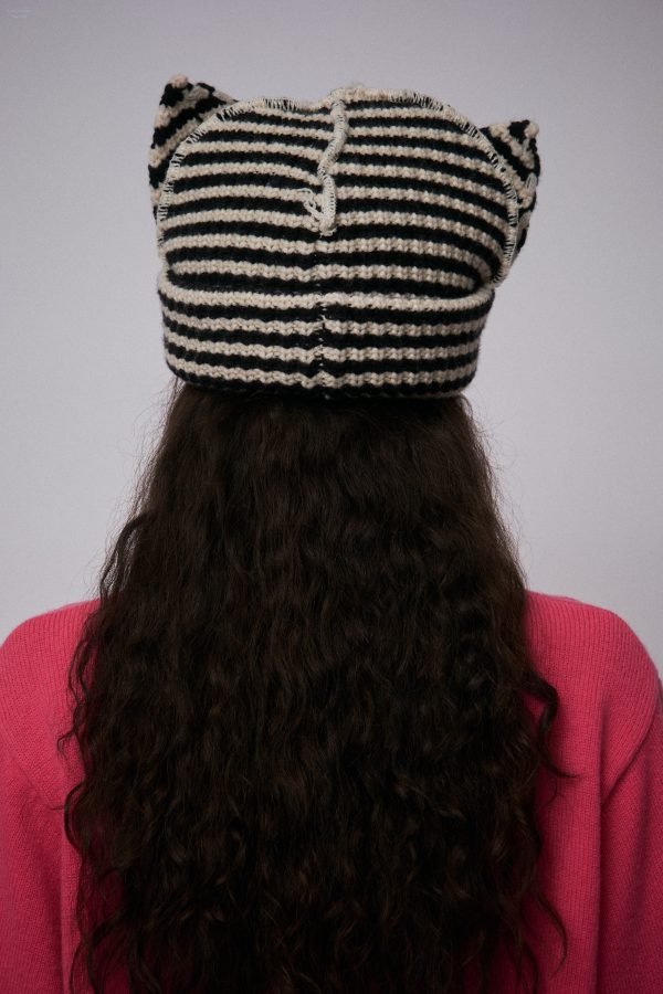 CHUNKY EARS BEANIE EXCLUSIVE in ECRU BLACK