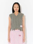 LABEL CABLE KNITTED VEST in GREY