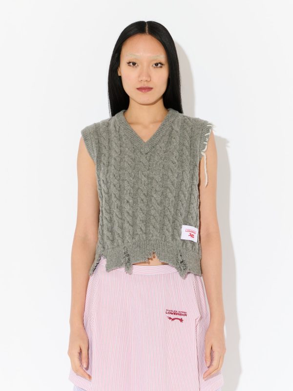 LABEL CABLE KNITTED VEST in GREY